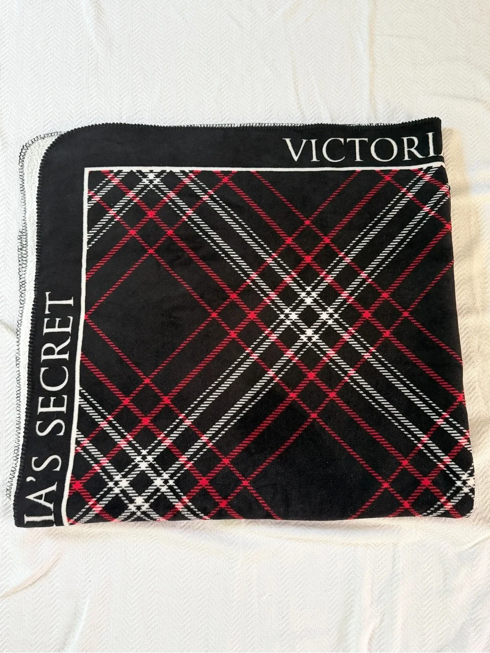 Victoria’s Secret Buffalo Plaid Sherpa Plush Blanket holiday limited edition